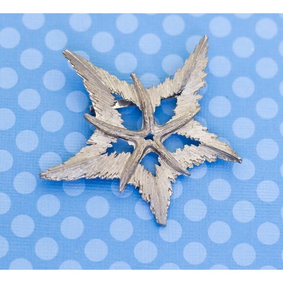 Vintage Silver Tone Star Brooch - M25 - Picture 1 of 2